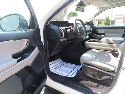 Used 2025 Ford Expedition Active AWD/4WD image 17
