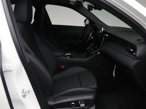 New 2025 Maserati Grecale GT image 15