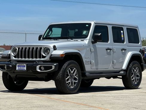 Used 2024 Jeep Wrangler Sahara image 7