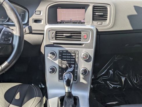 Used 2018 Volvo S60 T5 Dynamic w/ Vision Package image 17