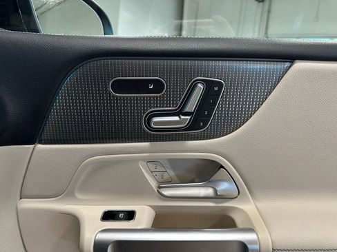 Used 2020 Mercedes-Benz GLB 250 image 39