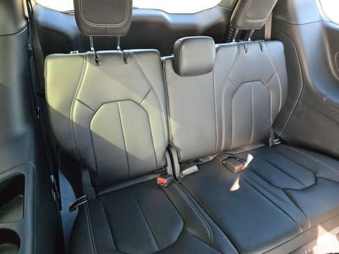 New 2026 Chrysler Pacifica Select FWD image 11