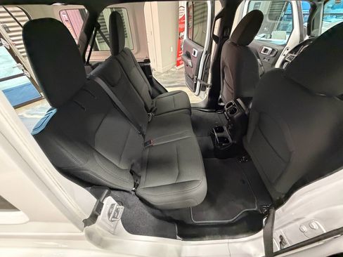 Used 2018 Jeep Wrangler Unlimited Sahara w/ Uconnect 4C Nav & Sound Group image 42