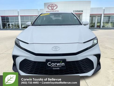 Used 2025 Toyota Camry SE FWD image 8
