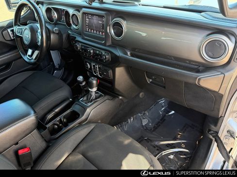 Used 2020 Jeep Wrangler Unlimited Sahara image 10