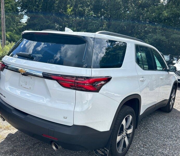 Used 2023 Chevrolet Traverse LT w/ LT Premium Package AWD/4WD image 5