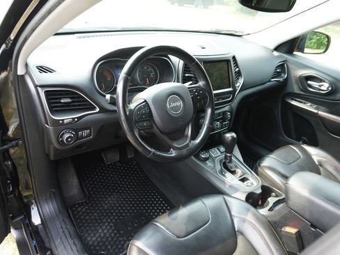Used 2020 Jeep Cherokee Trailhawk w/ Cold Weather Group AWD/4WD image 3
