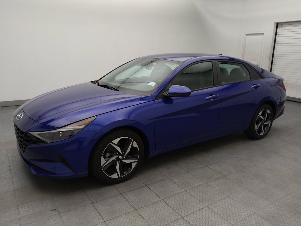 Used 2023 Hyundai Elantra SEL w/ Convenience Package FWD image 2