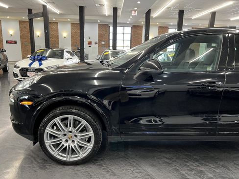 Used 2018 Porsche Cayenne Platinum Edition image 23