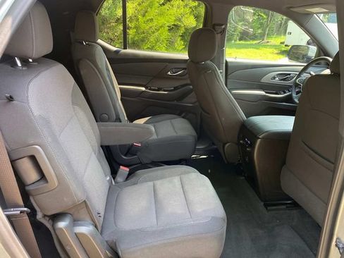 Used 2023 Chevrolet Traverse LT FWD image 34