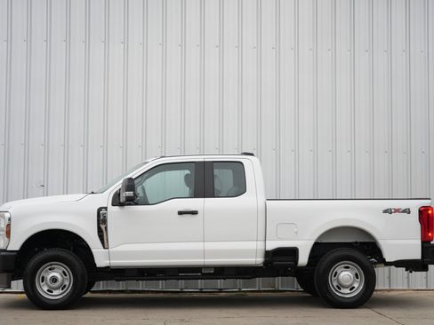 Used 2024 Ford F350 XL w/ Snow Plow Prep Package image 9