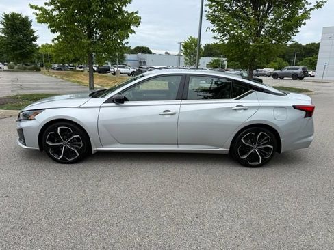 Used 2023 Nissan Altima 2.5 SR FWD image 8