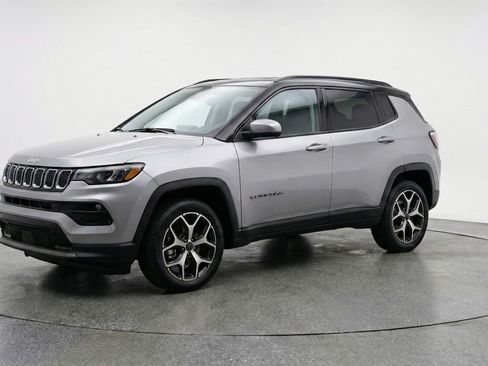 Used 2025 Jeep Compass Limited AWD/4WD image 3