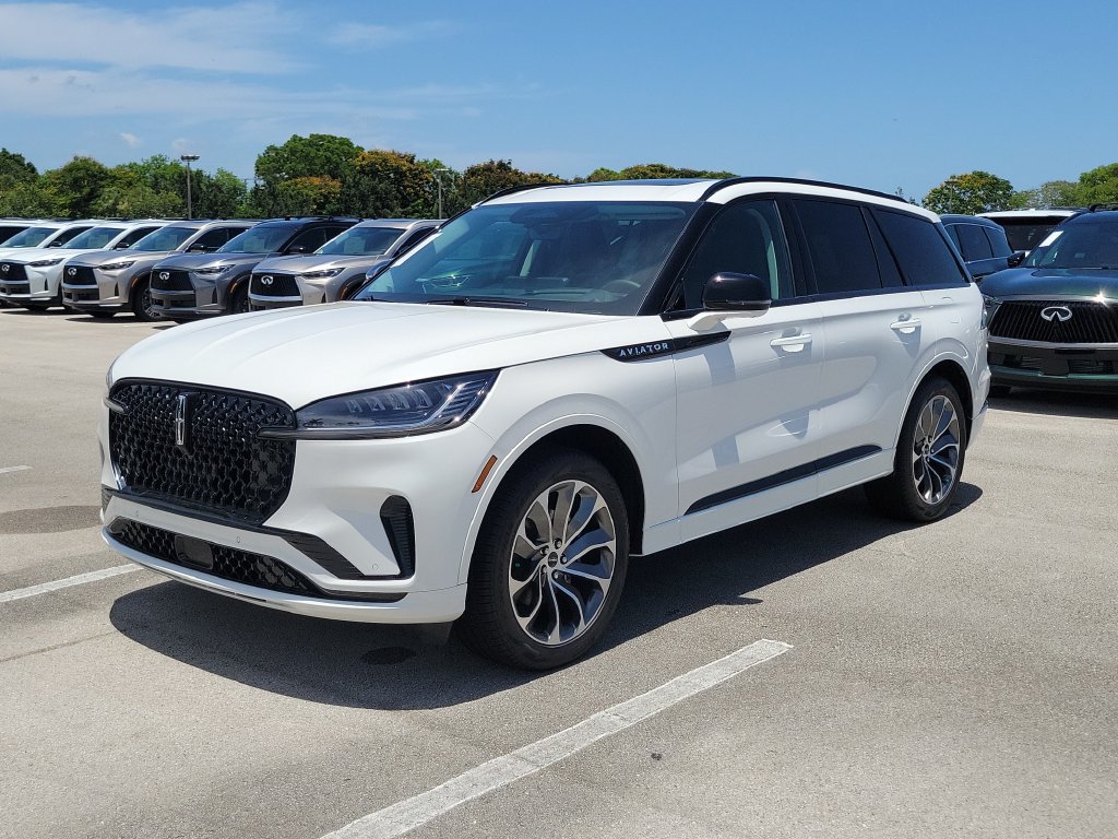 New 2026 Lincoln Aviator AWD image 2