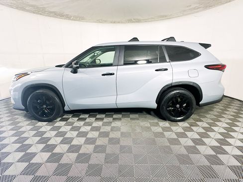 Used 2024 Toyota Highlander LE FWD image 6