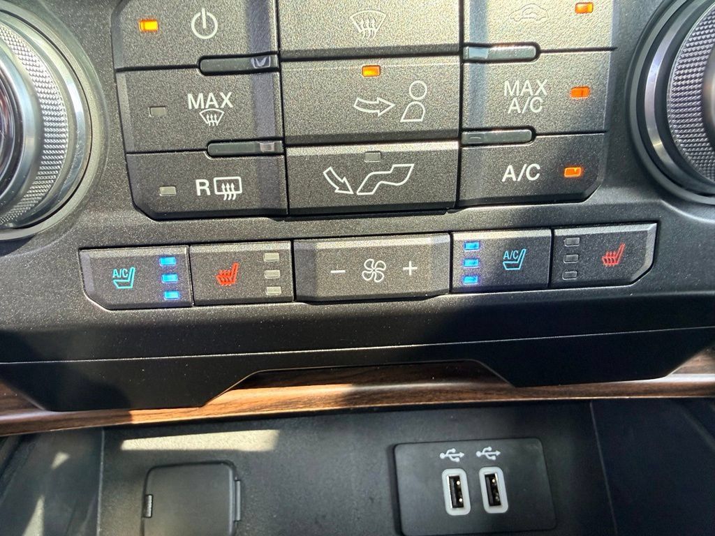 Used 2016 Ford F150 Lariat w/ Equipment Group 502A Luxury AWD/4WD image 33