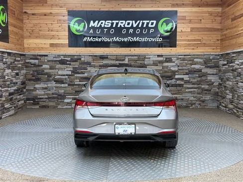 Used 2023 Hyundai Elantra SEL w/ Convenience Package FWD image 9