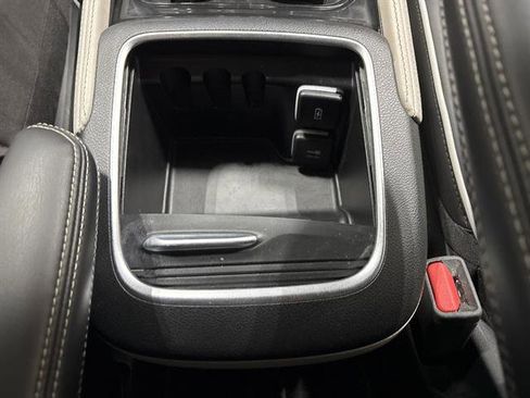 Used 2022 Chrysler Pacifica Limited AWD/4WD image 13