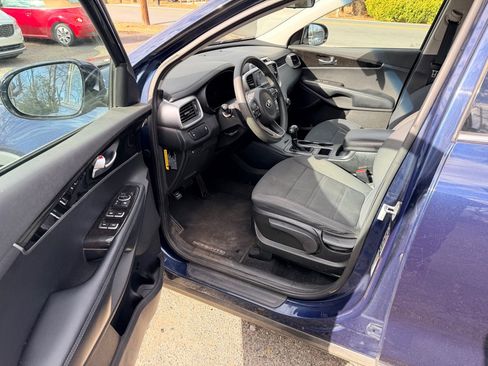 Used 2018 Kia Sorento LX image 11