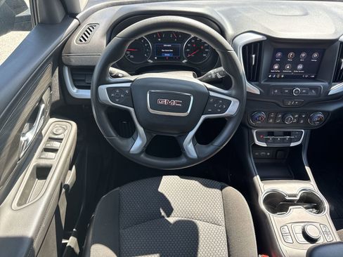 Used 2024 GMC Terrain SLE w/ Driver Convenience Package image 28