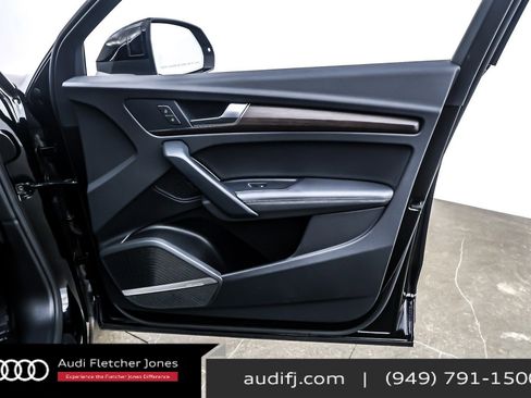 Used 2024 Audi Q5 e Prestige w/ Prestige Package image 24