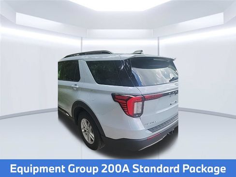 Used 2025 Ford Explorer Active w/ Active Comfort Package RWD image 3
