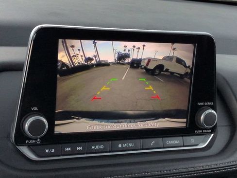 Used 2024 Nissan Rogue S FWD image 20