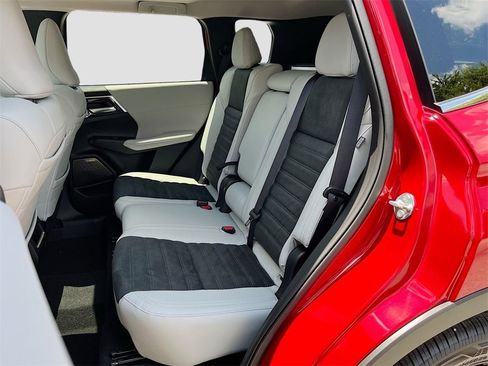 New 2025 Mitsubishi Outlander SE image 26