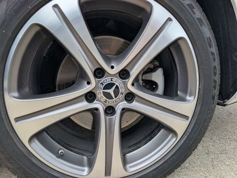 Used 2018 Mercedes-Benz E 300 4MATIC image 8