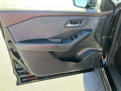 Used 2023 Nissan Rogue SV image 13