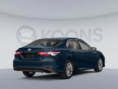 Used 2018 Toyota Camry LE image 2