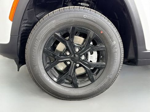 New 2025 Jeep Grand Cherokee Laredo image 29