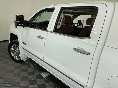 Used 2019 Chevrolet Silverado 2500 High Country w/ Duramax Plus Package image 42