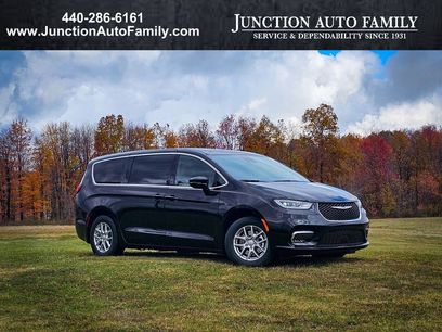 New 2026 Chrysler Pacifica Select