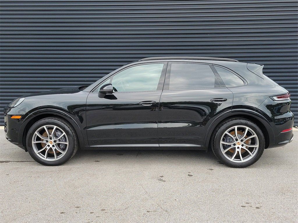 Certified 2025 Porsche Cayenne AWD/4WD image 2