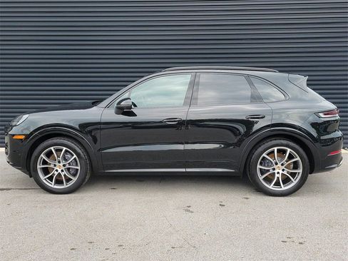 Certified 2025 Porsche Cayenne Base image 2