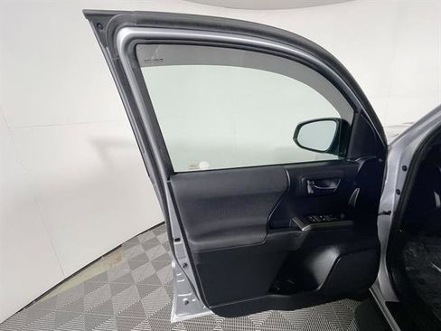 Used 2019 Toyota Tacoma TRD Sport w/ Technology Package image 25