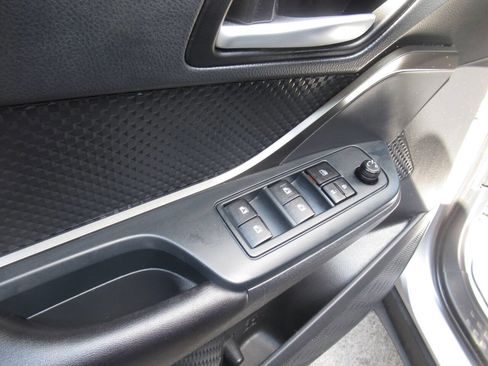 Used 2019 Toyota C-HR LE FWD image 15