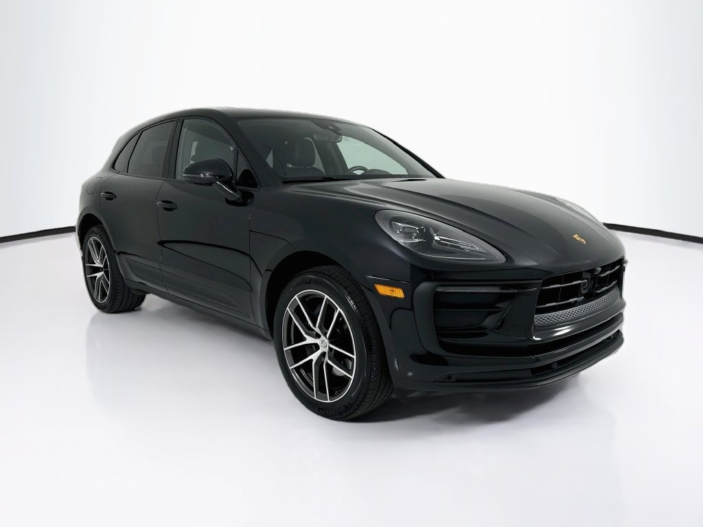 Certified 2025 Porsche Macan AWD/4WD image 7