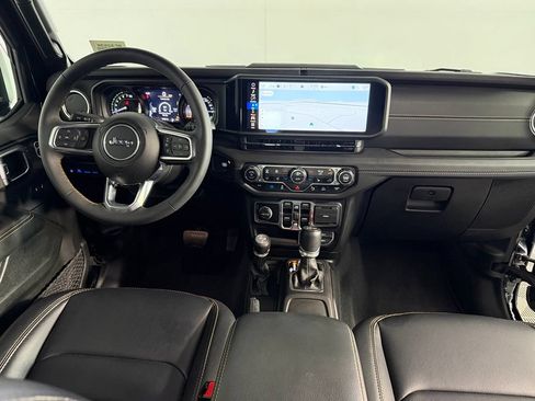 Used 2024 Jeep Wrangler Unlimited Sahara w/ Technology Group AWD/4WD image 15