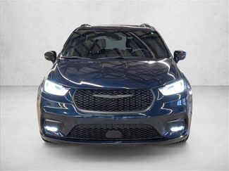 Used 2025 Chrysler Pacifica Limited video 2