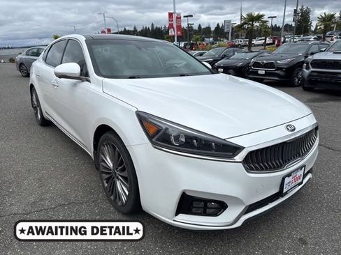 Used 2017 Kia Cadenza Limited image 1
