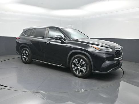 Used 2023 Toyota Highlander XLE FWD image 34