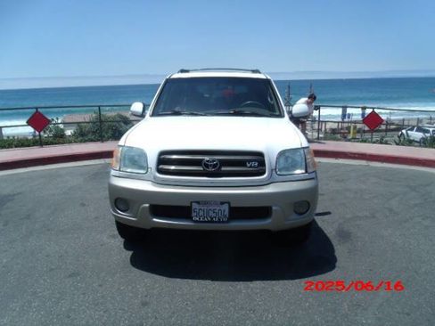 Used 2003 Toyota Sequoia SR5 image 1
