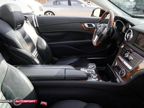Used 2013 Mercedes-Benz SL 550 w/ Premium Pkg image 28