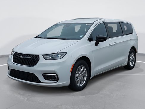 New 2026 Chrysler Pacifica Select image 1