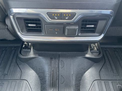 Used 2021 GMC Sierra 1500 Denali w/ Denali Ultimate Package AWD/4WD image 22