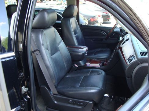 Used 2012 Cadillac Escalade ESV Luxury AWD/4WD image 11
