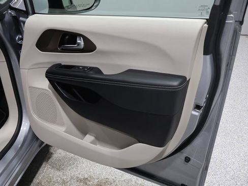 Used 2021 Chrysler Voyager LX image 23