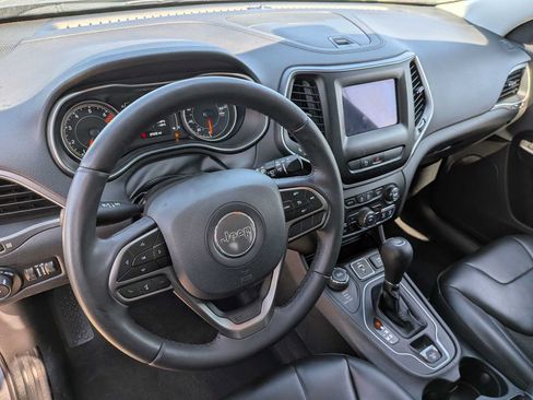 Used 2019 Jeep Cherokee Latitude Plus AWD/4WD image 14